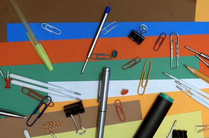 Najvažniji kancelarijski pribor za organizovan radni sto