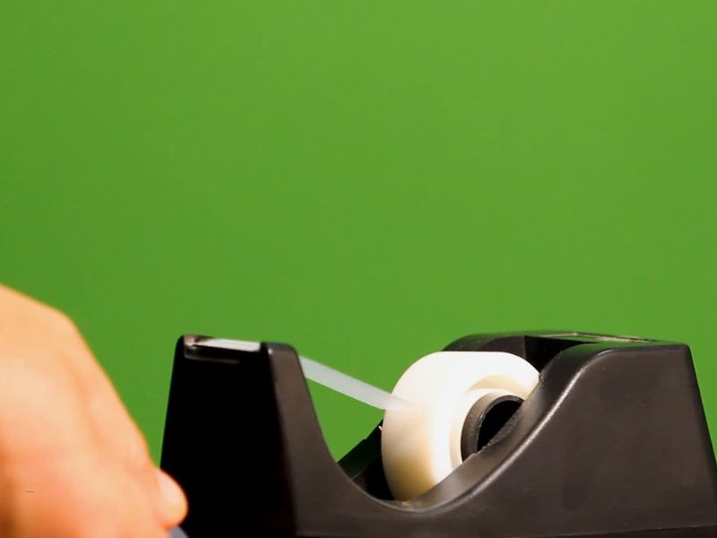 prikaz držača za selotejp i selotejpa u njemu